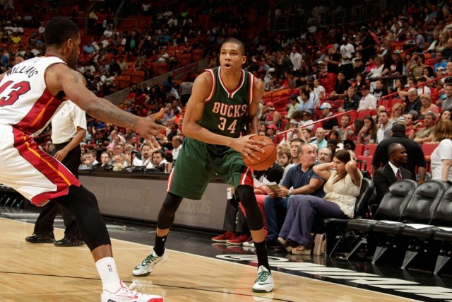 阿不都19+11吴冠希23分 新疆轻取广州总分1-0